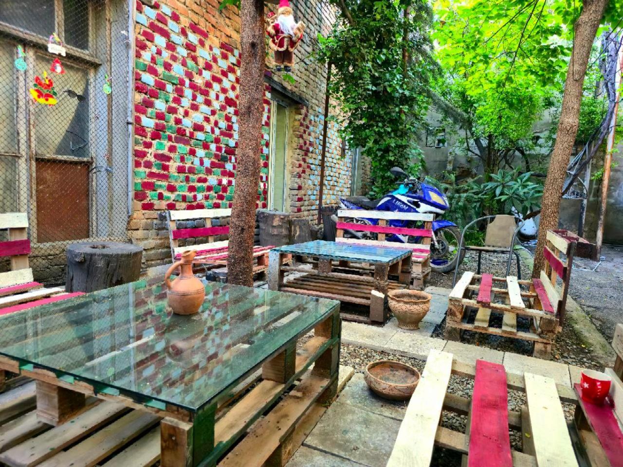 Colors Hostel Tbilisi Bagian luar foto